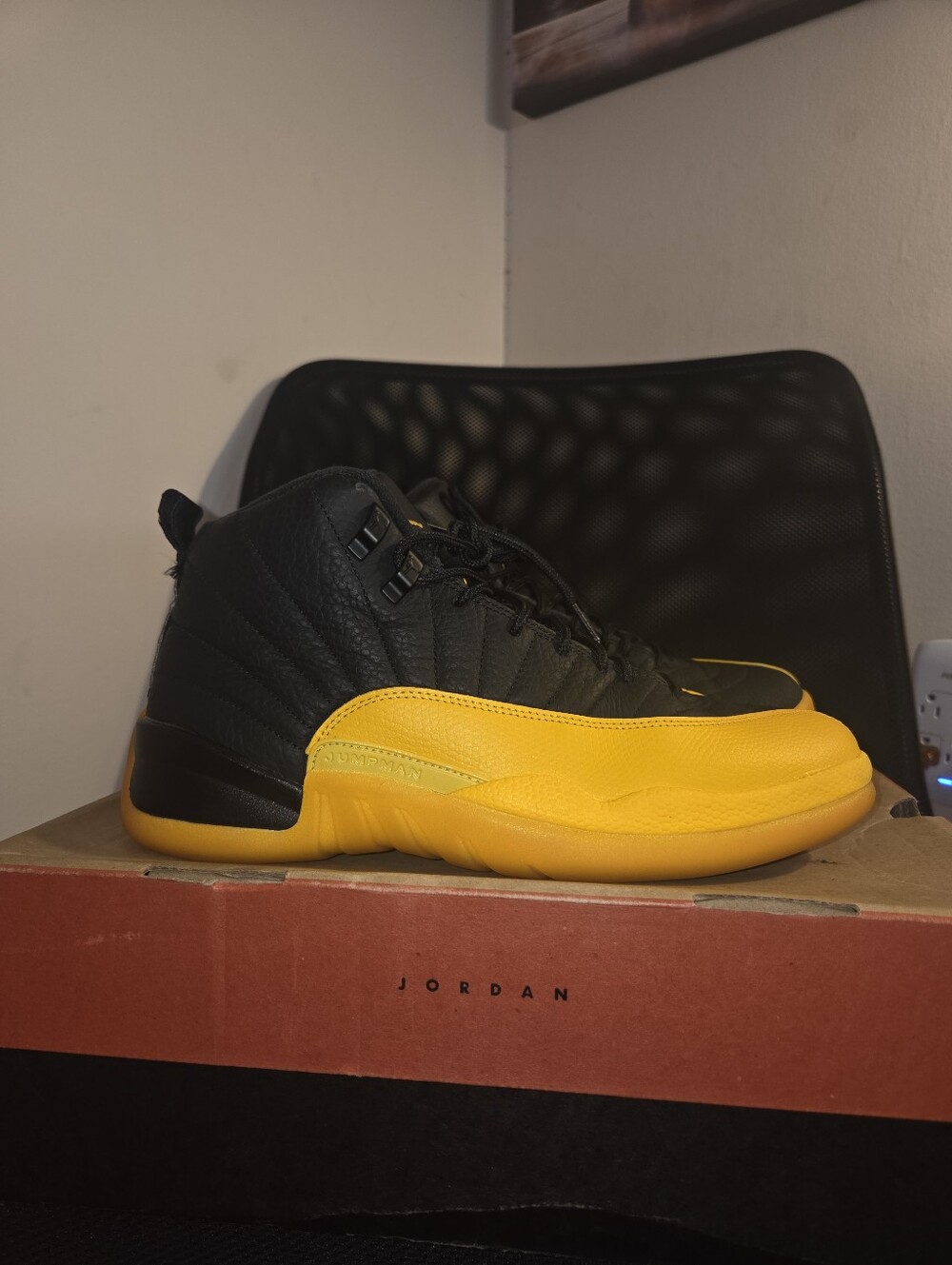 Jordan Men's Retro Basketball Sneakers - Black/Yellow